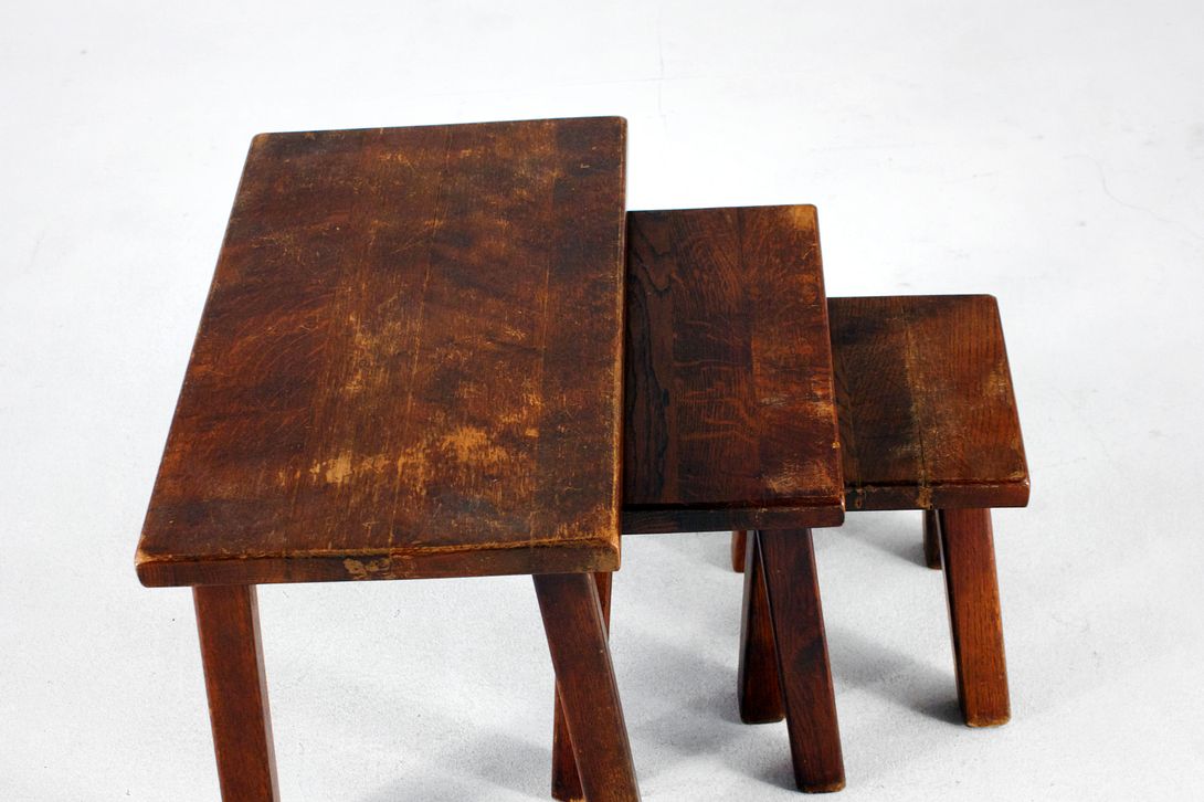 Foto Set of Small Rustic Carved Nesting Tables h38x55x34