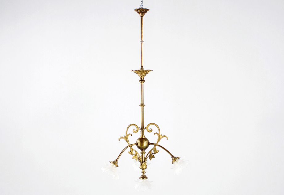 Foto Brass Chandelier with Three Glass Shades h138