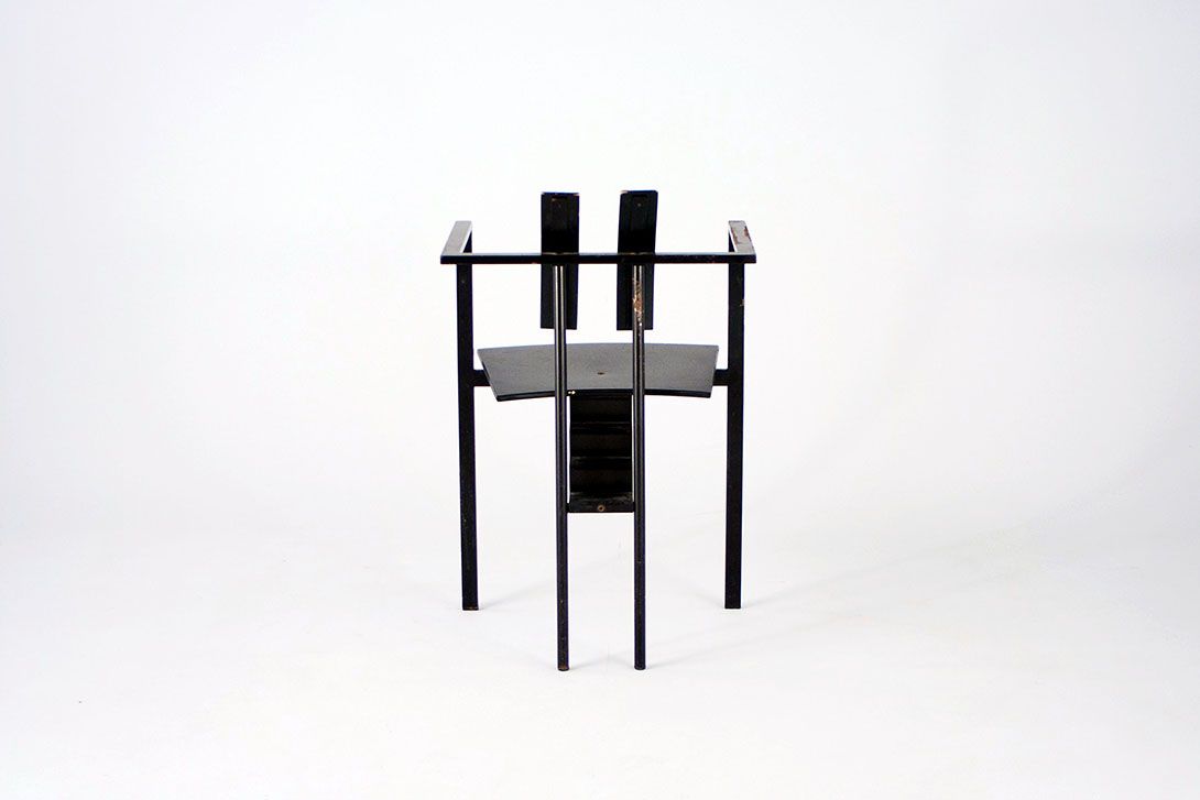 Foto All Black New Wave Chair with parted Backrest Memphis Style 1982