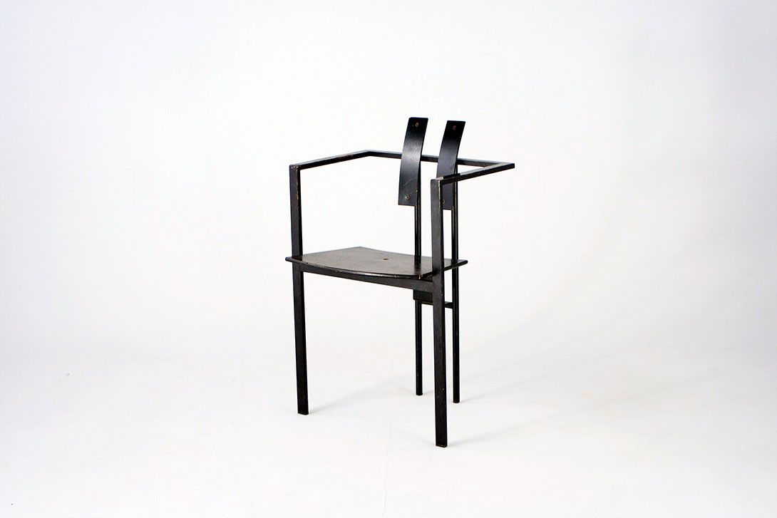Foto All Black New Wave Chair with parted Backrest Memphis Style 1982