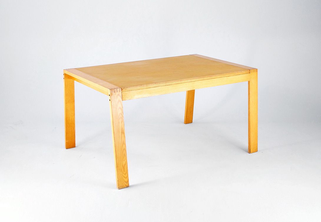 Foto Dutch Design Wooden Table 1985 B85xL138xH73