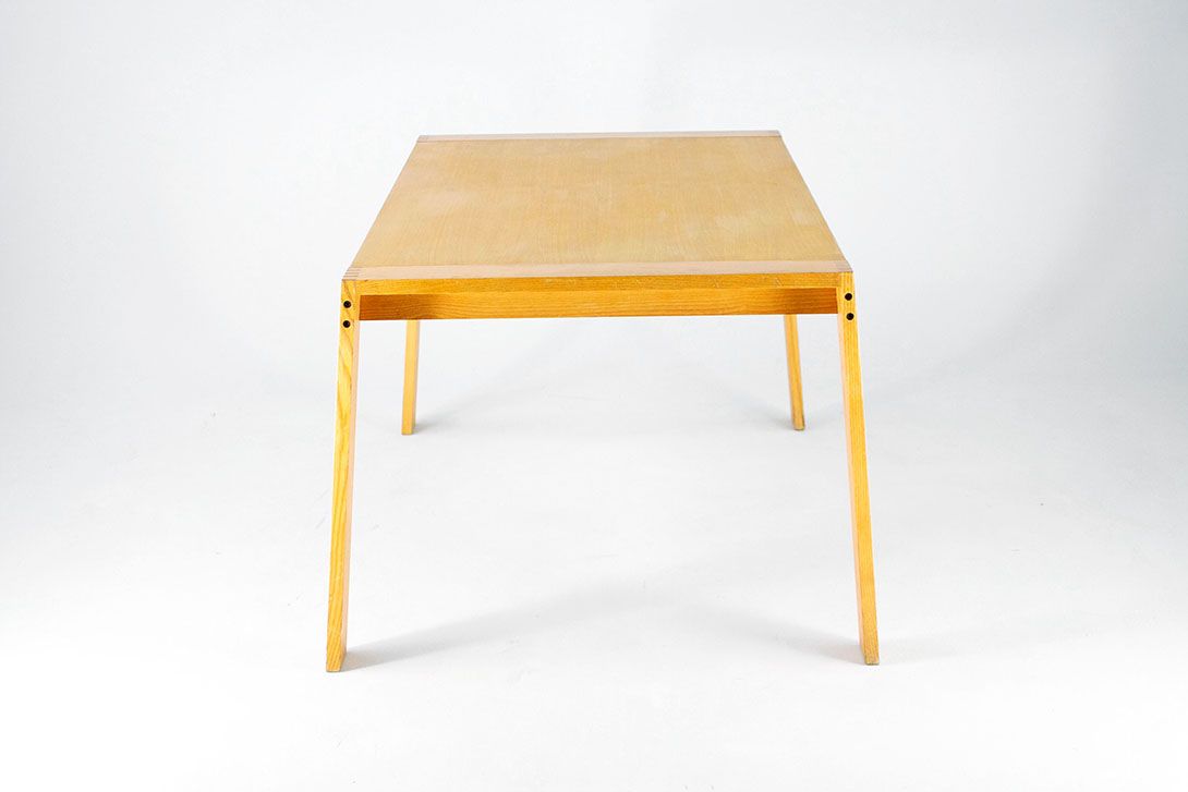 Foto Dutch Design Wooden Table 1985 B85xL138xH73
