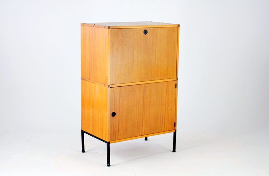 Foto Pierre Guariche French Highbord 1954 h118x74x46