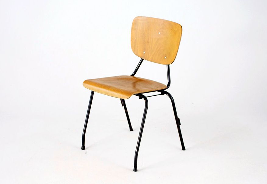 Foto Dutch Community Hall Auditorium Chair, Smooth, Light Brown Plywood, 1946