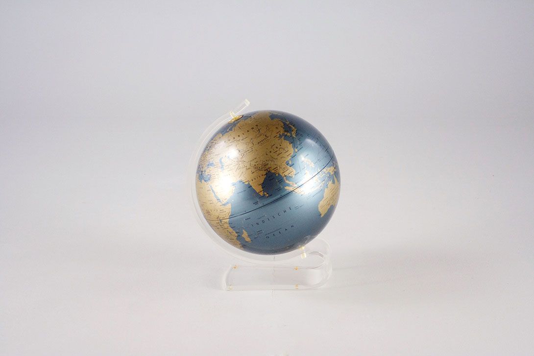 Foto 60&#8217;s Globe with Matallic Surface on Acrylic Stand