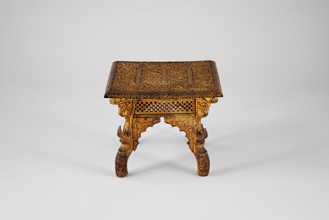Foto Side Table Oriental Historicism Golden Shaped 1895 h41x52