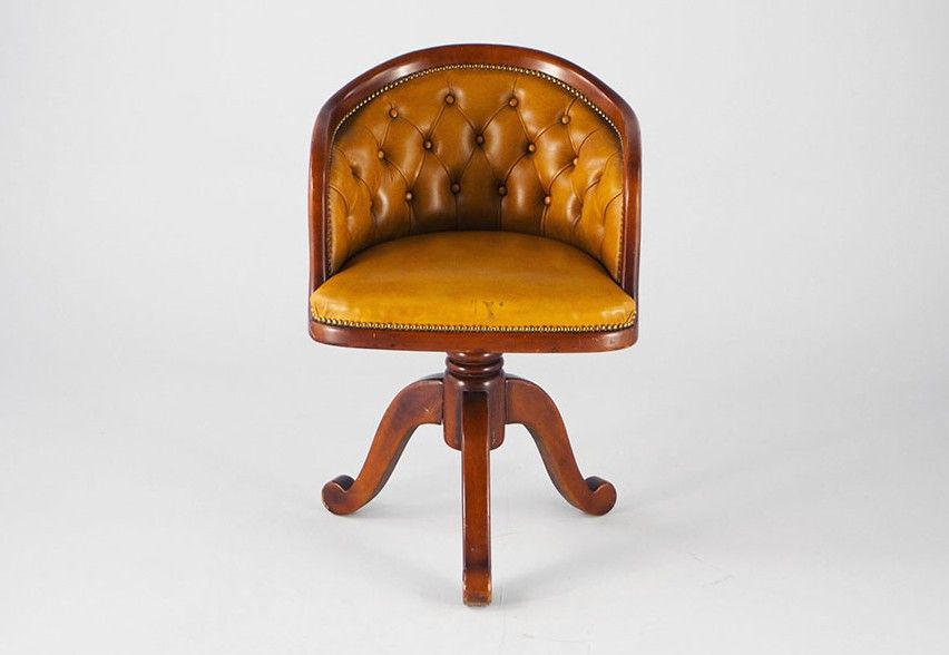 Foto Ochre Brown Chesterfield Office Chair 1956