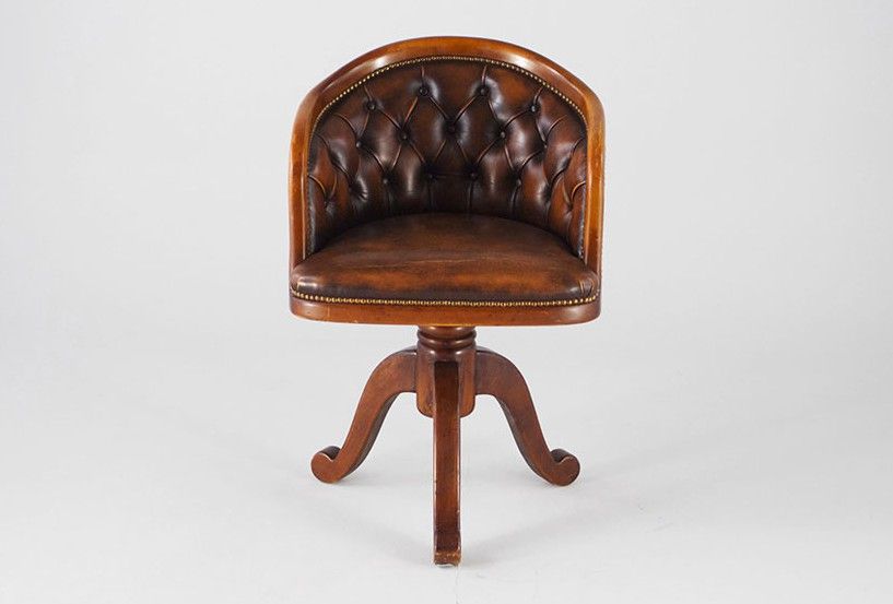 Foto Medium Brown Chesterfield Office Chair 1945