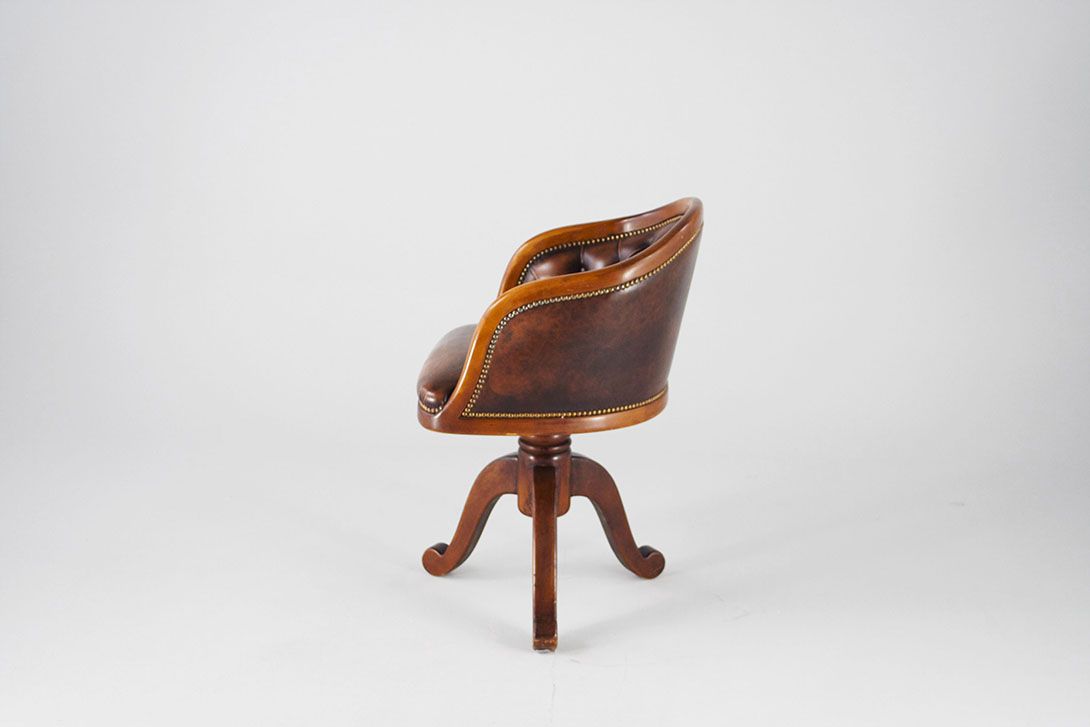 Foto Medium Brown Chesterfield Office Chair 1945