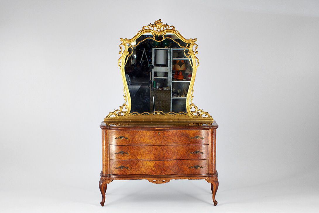 Foto George III Style Mahogany Serpentine Antique Chest of Drawers with golden Mirror h218x144x57