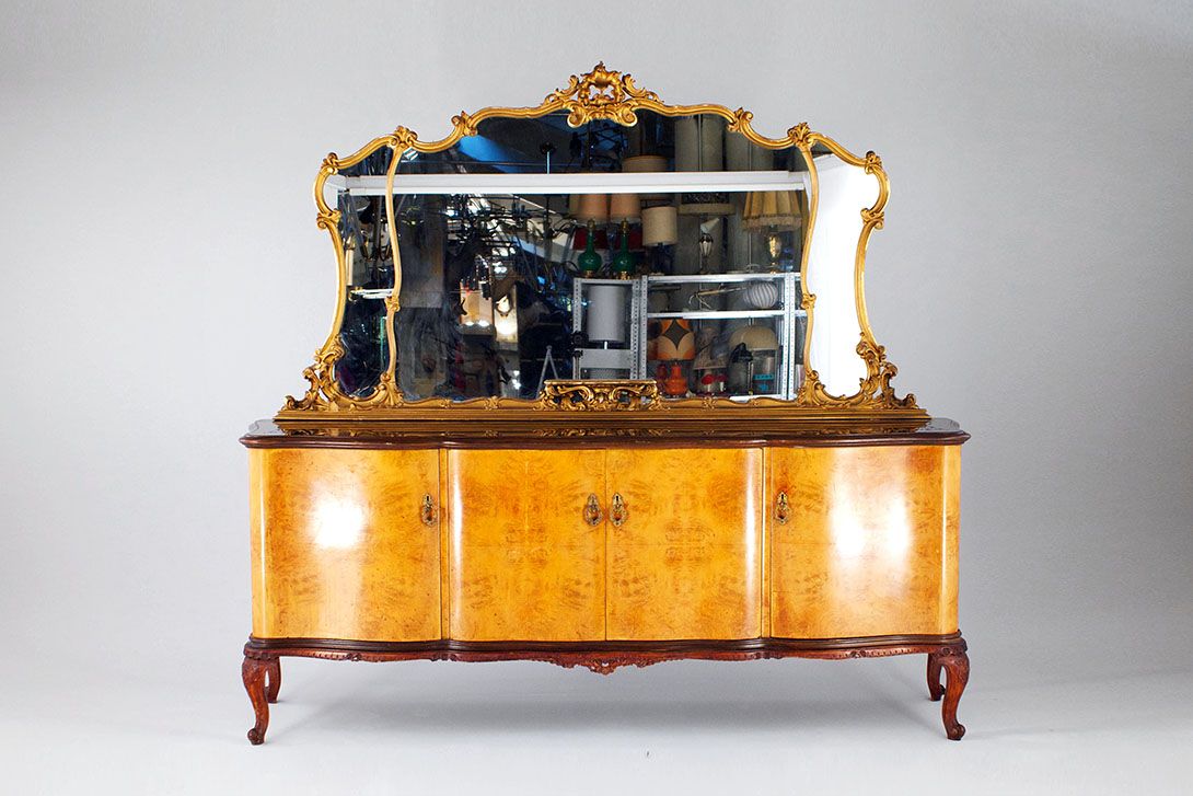 Foto George III Style Cherrywood Serpentine Antique Chest of Drawers with golden Mirror *N