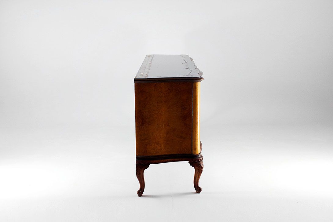 Foto George III Style Cherrywood Serpentine Antique Chest of Drawers with golden Mirror *N