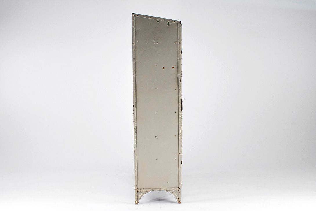 Foto Industrial Fivefold Divided Metal Locker 1940