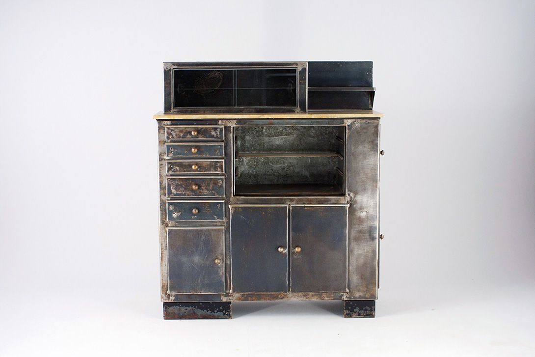 Foto Dutch Old Industrial Metal Cabinet with Brass Drawer Knobs 1910