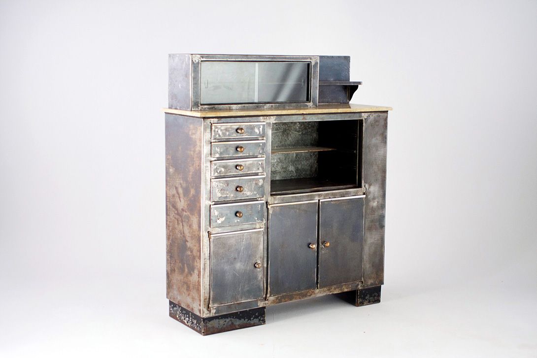 Foto Dutch Old Industrial Metal Cabinet with Brass Drawer Knobs 1910