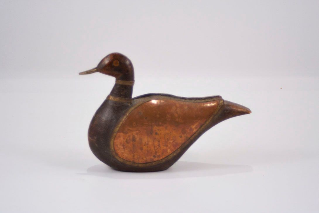 Foto Stylized Antique Wooden Hunters Duck, Pointed Beak