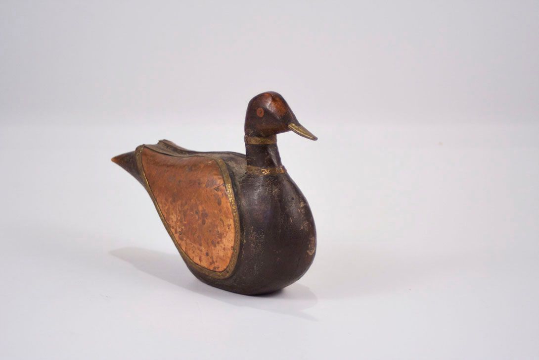 Foto Stylized Antique Wooden Hunters Duck, Pointed Beak