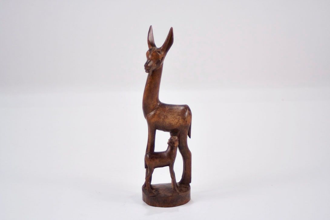 Foto Deer with tiny fawn, Carved Wooden Sculpture
