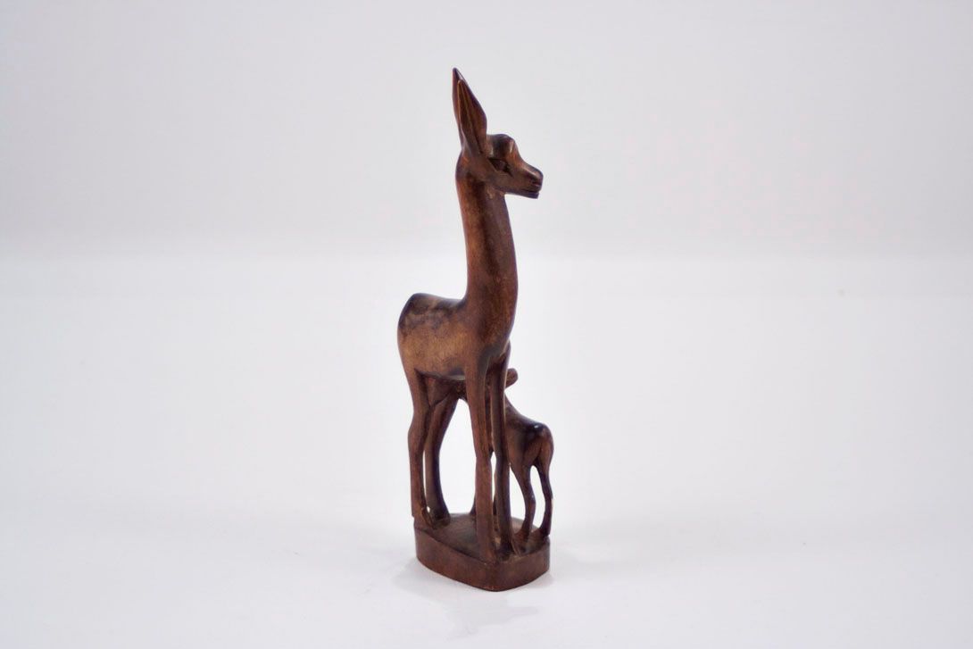 Foto Deer with tiny fawn, Carved Wooden Sculpture
