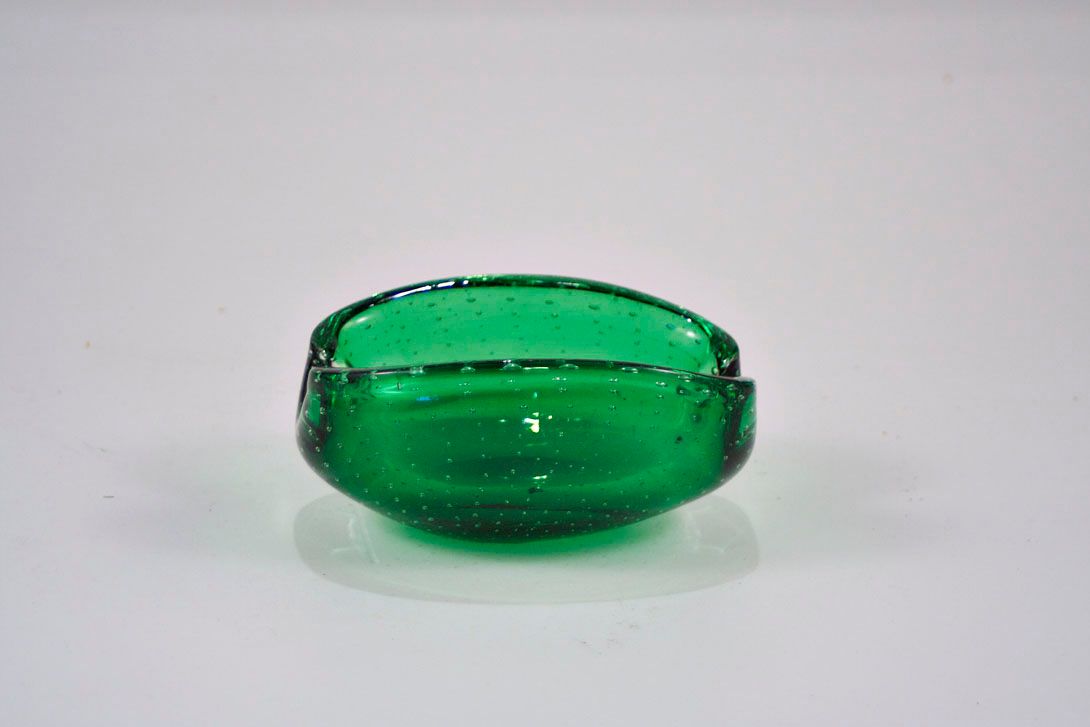 Foto Nubbly Glass Ashtray, Quiet Green, Round, Smooth And Flat