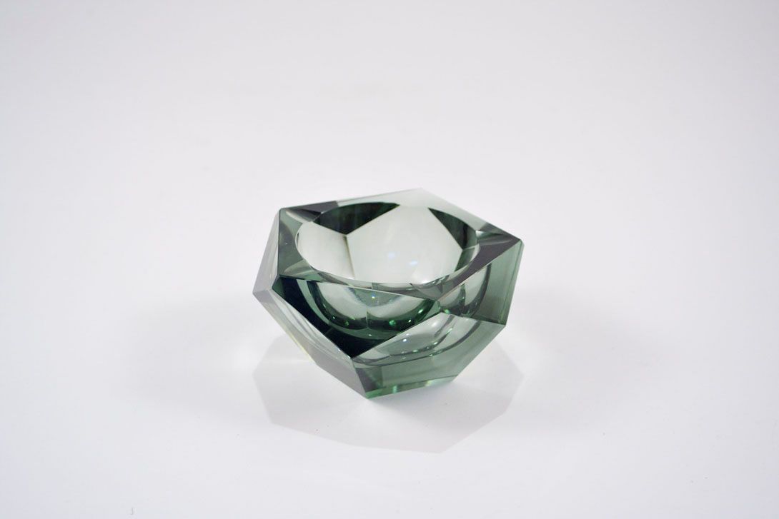Foto Light Grey/Transparent Glass Ashtray, Angular Diamond-like Cut