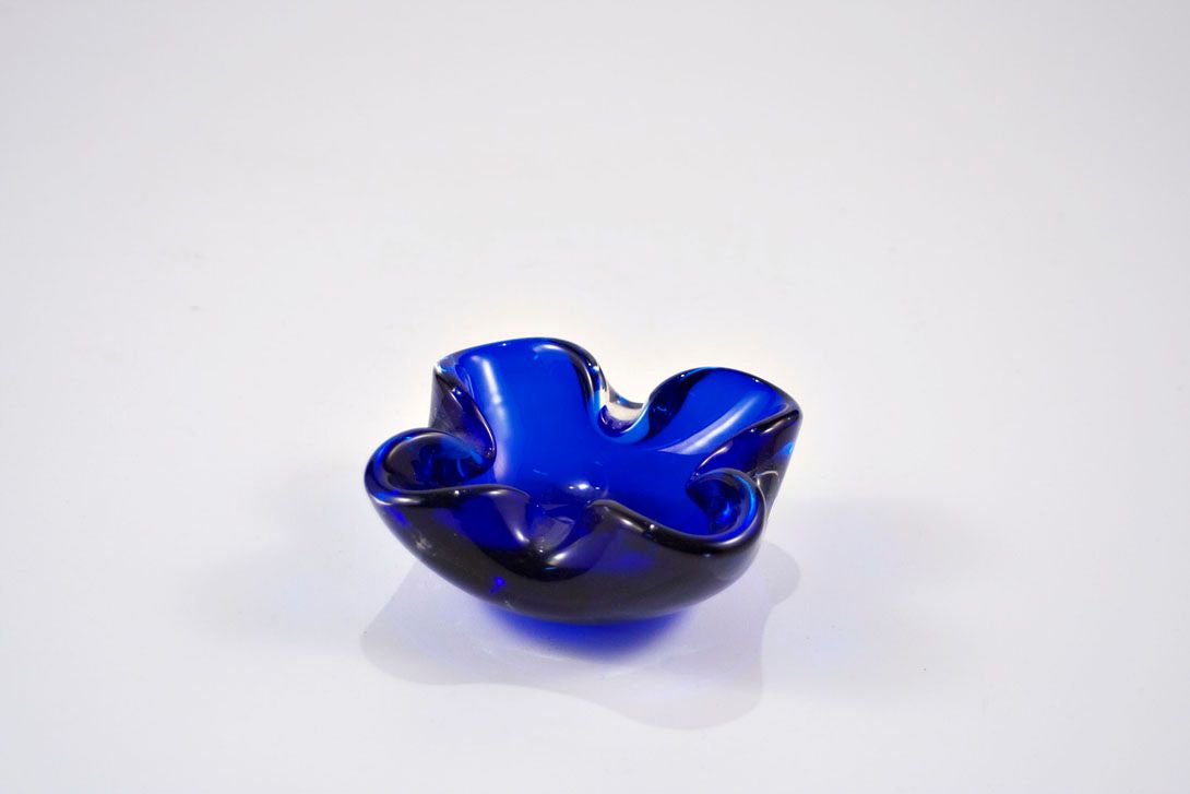 Foto Glass Ashtray, Clear Cobalt Blue, Four-Leaved Flower Shape