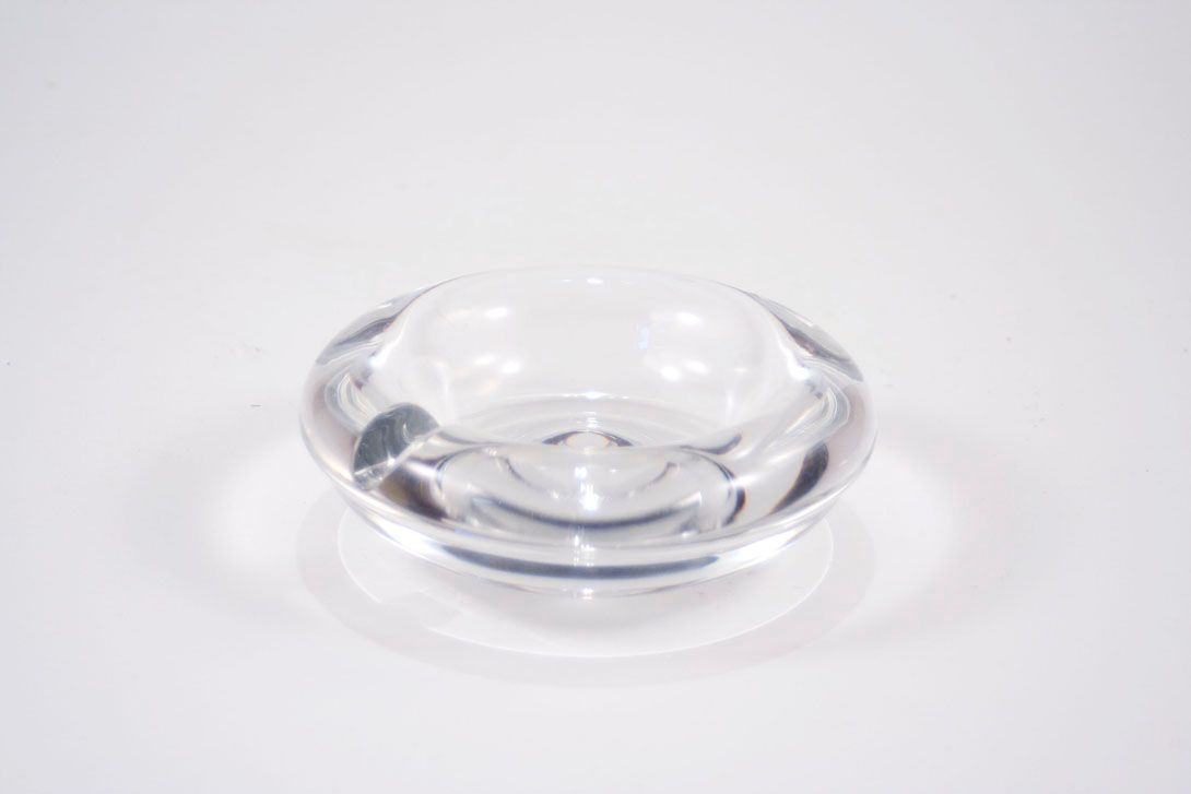 Foto Plain Glass Ashtray with Single Notch for one Cigarette h4x15