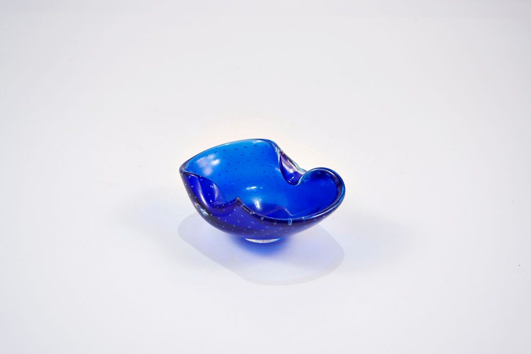 Foto Nubbly Glass Ashtray, Cobalt Blue, Everted Edge and Round Basket Shape