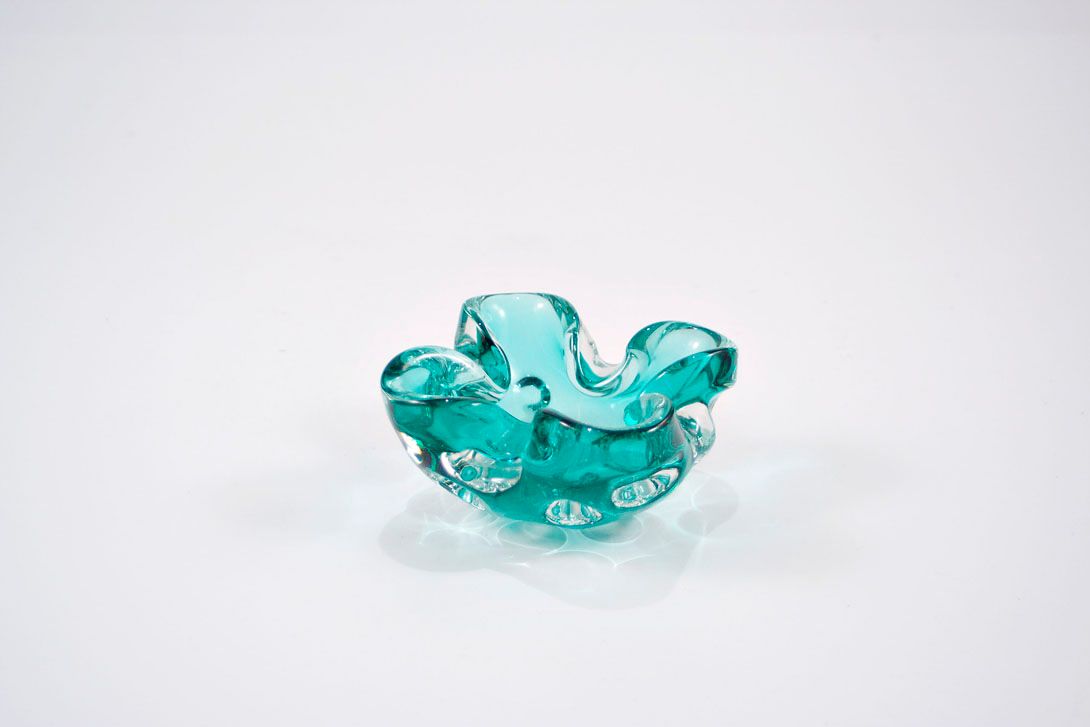 Foto Glass Ashtray, Light Turquoise, Four-Leaved Flower Shape With Everted Edge