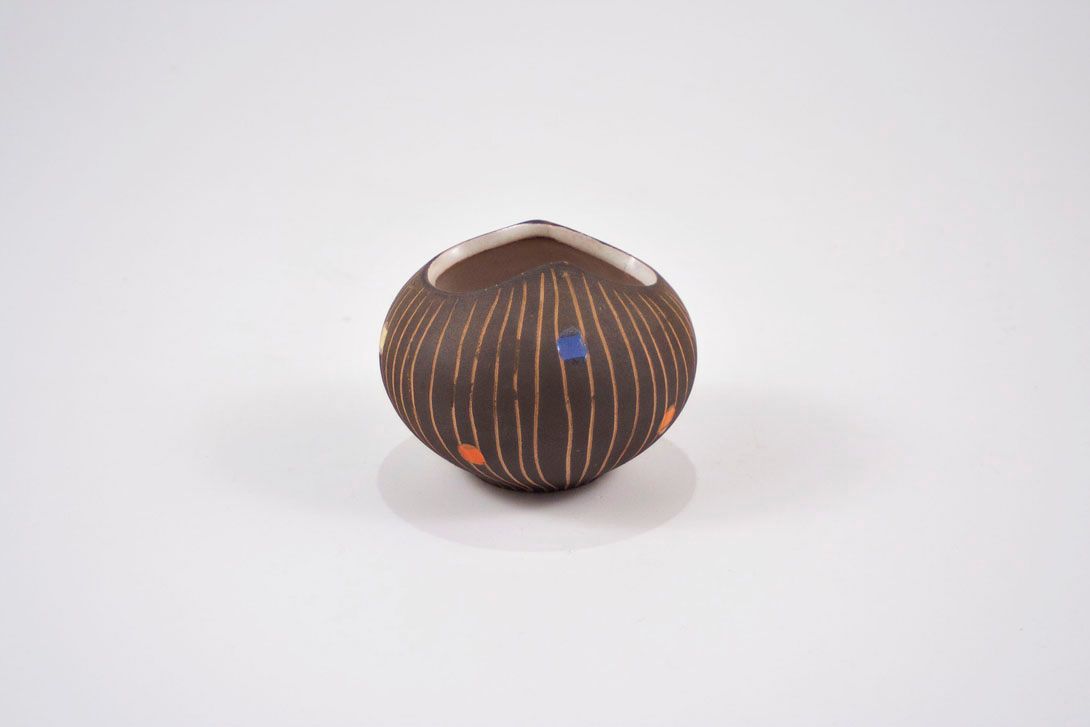 Foto Ceramic Vase, Brown/Red/Blue, Scratched Lines &#038; Squares h10 A6