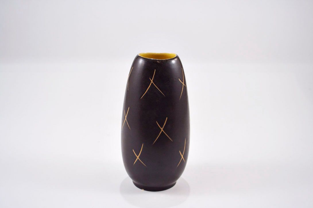 Foto Two Toned Ceramic Vase with Cross Decor, Black/Yellow A4