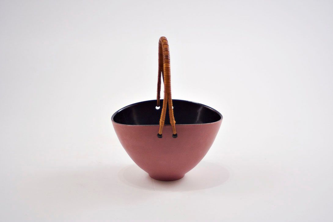 Foto Pink Ceramic Bowl With Handle