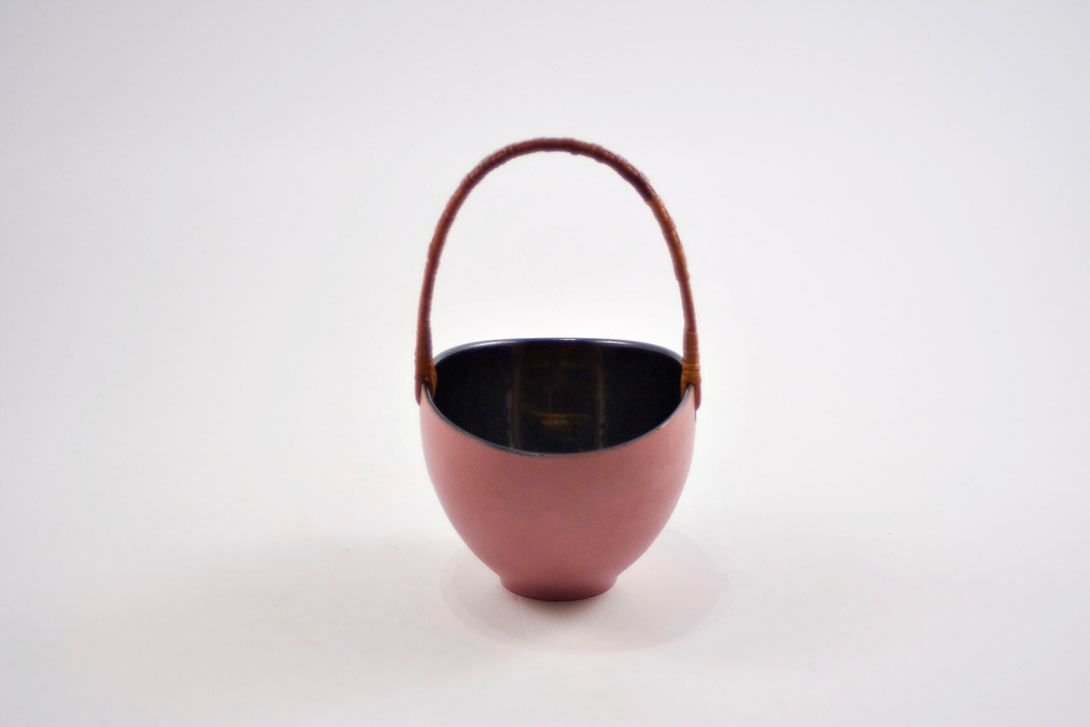 Foto Pink Ceramic Bowl With Handle