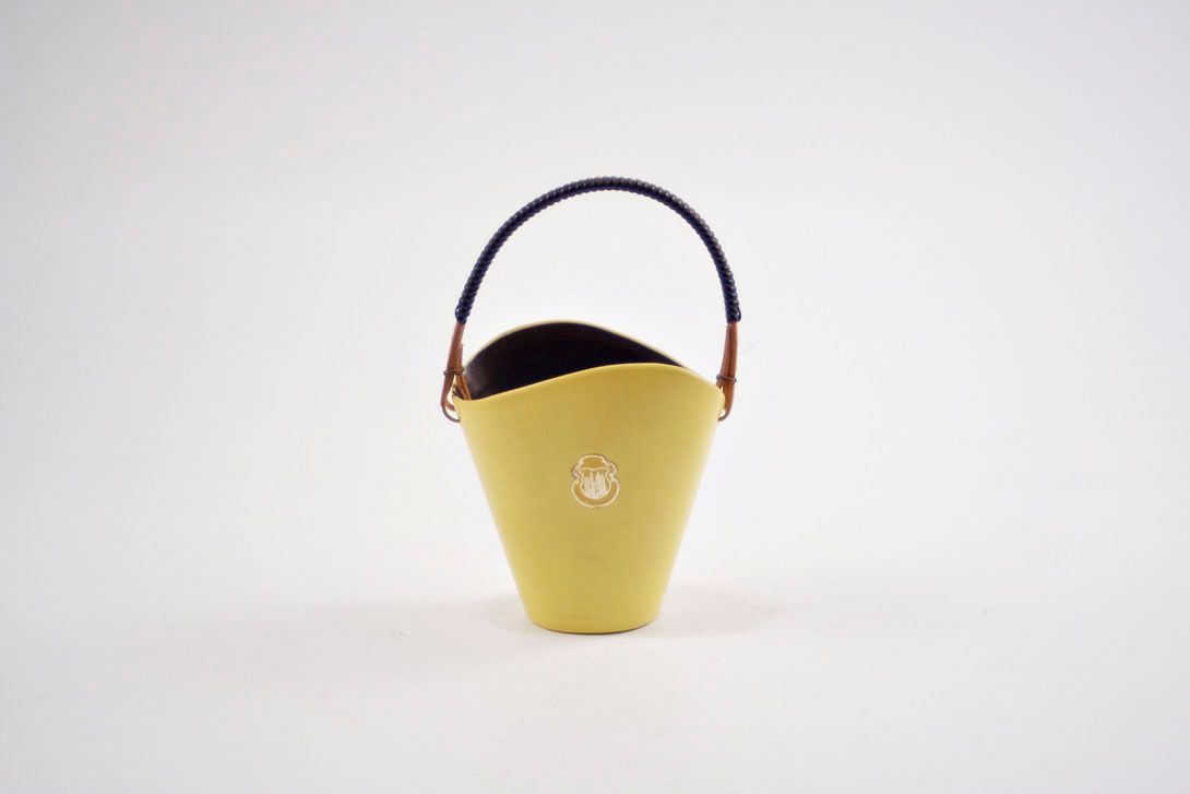 Foto Pale Yellow Bowl with Handle