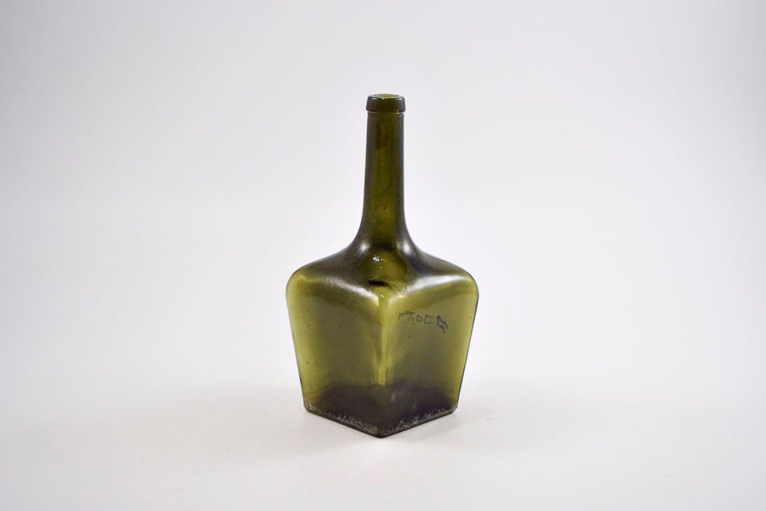 Foto Antique Green Rum Bottle 1880