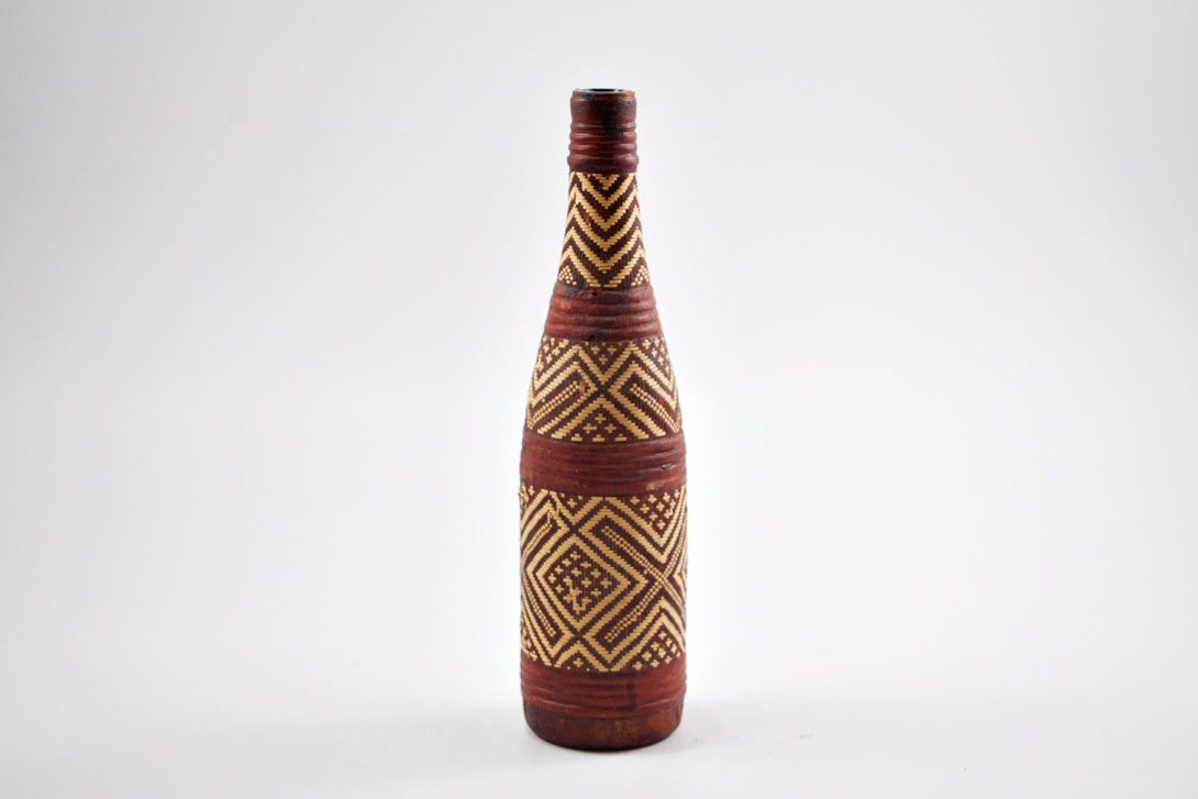 Foto African Wickered Fruit Wine Bottle h31