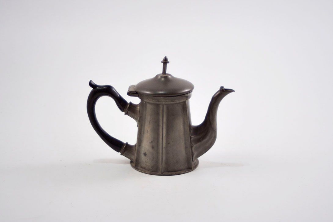 Foto Silver Metal Coffee Can with Black Handle Bohemia 1890 h13x19