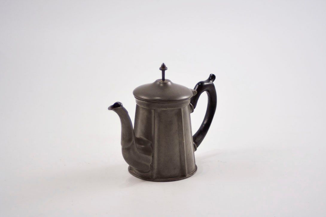 Foto Silver Metal Coffee Can with Black Handle Bohemia 1890 h13x19