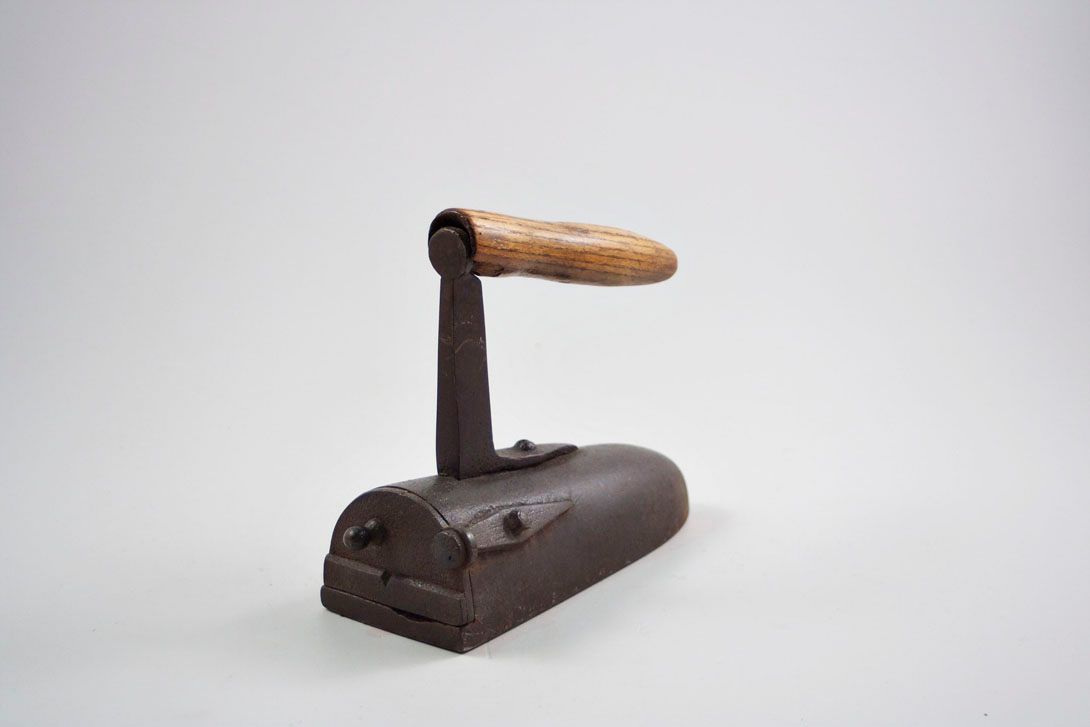 Foto Antique Iron, Dark Brown, Wooden Handle