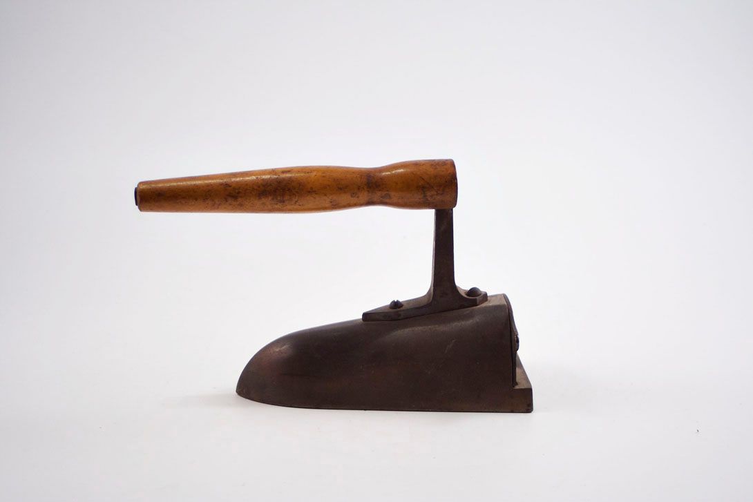 Foto Antique Iron with Long Smooth Wooden Handle Schlesien 1865 h10x26x17