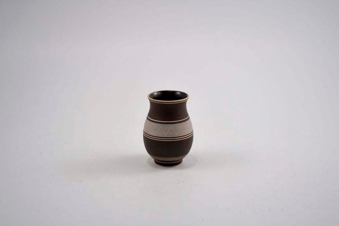 Foto Small Ceramic Table Vase, Black h9 A6