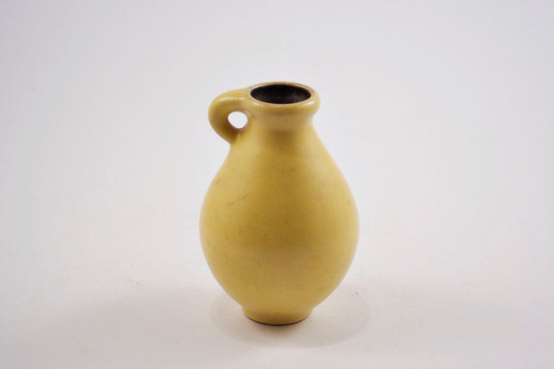 Foto Small Yellow Ceramic Jug Vase h14 B5