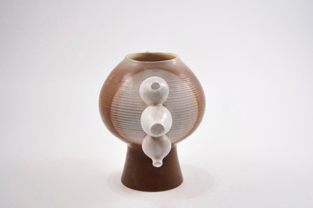 Foto Playful Ceramic Vase with Spikes ​h22 D5