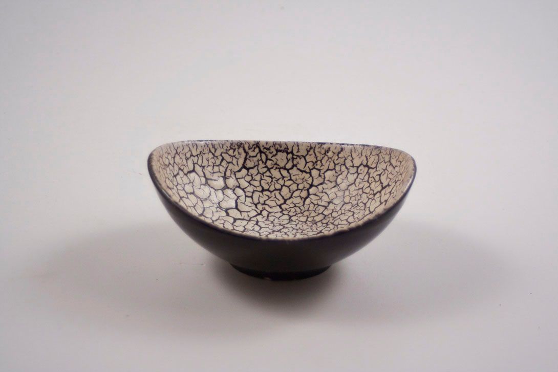 Foto Dark Brown Ceramic Bowl, Beige Cracked Decor, 1960
