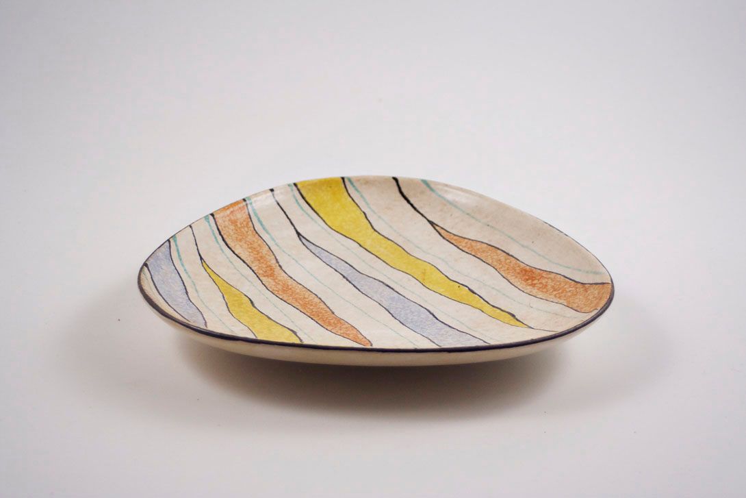 Foto Triangular Ceramic Bowl / Plate, Multicoloured Stripe Decor, 1956