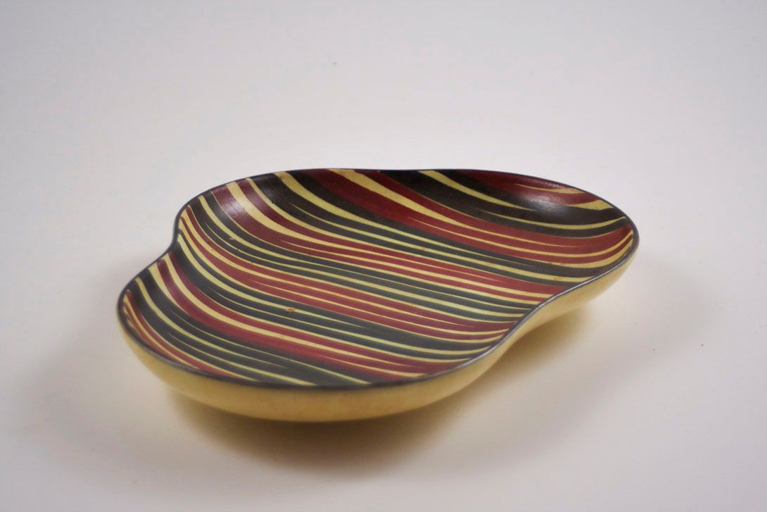 Foto Cloud Shaped Ceramic Bowl, Pale Yellow, Black and Red Zebra Stripes, 1962
