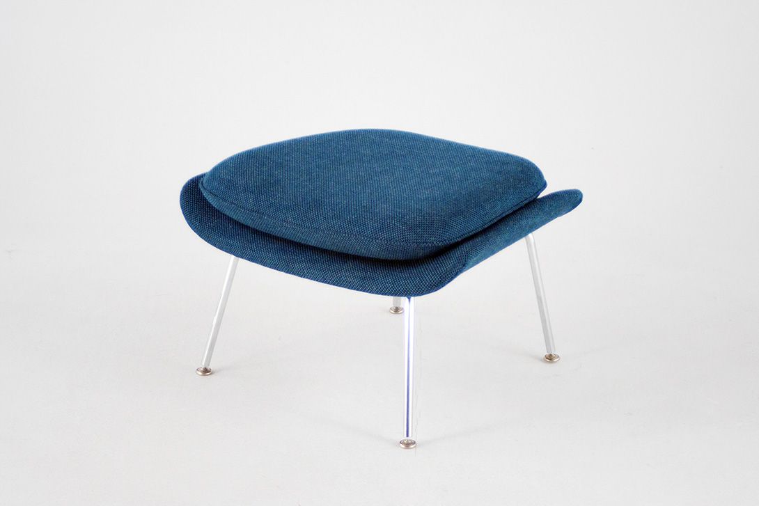 Foto Womb Chair Ottoman