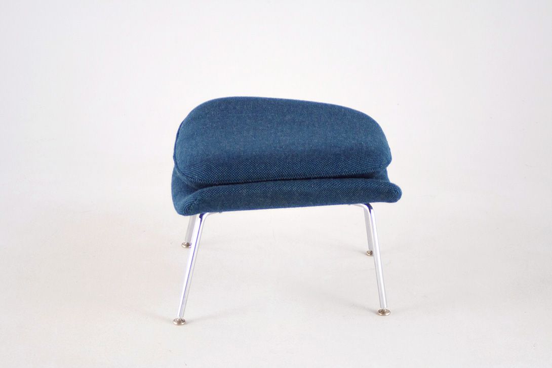 Foto Womb Chair Ottoman