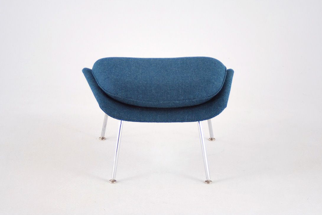 Foto Womb Chair Ottoman