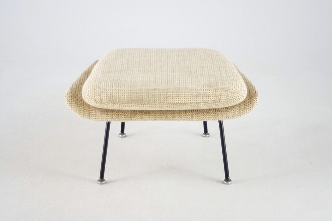 Foto Beige Womb Chair Ottoman